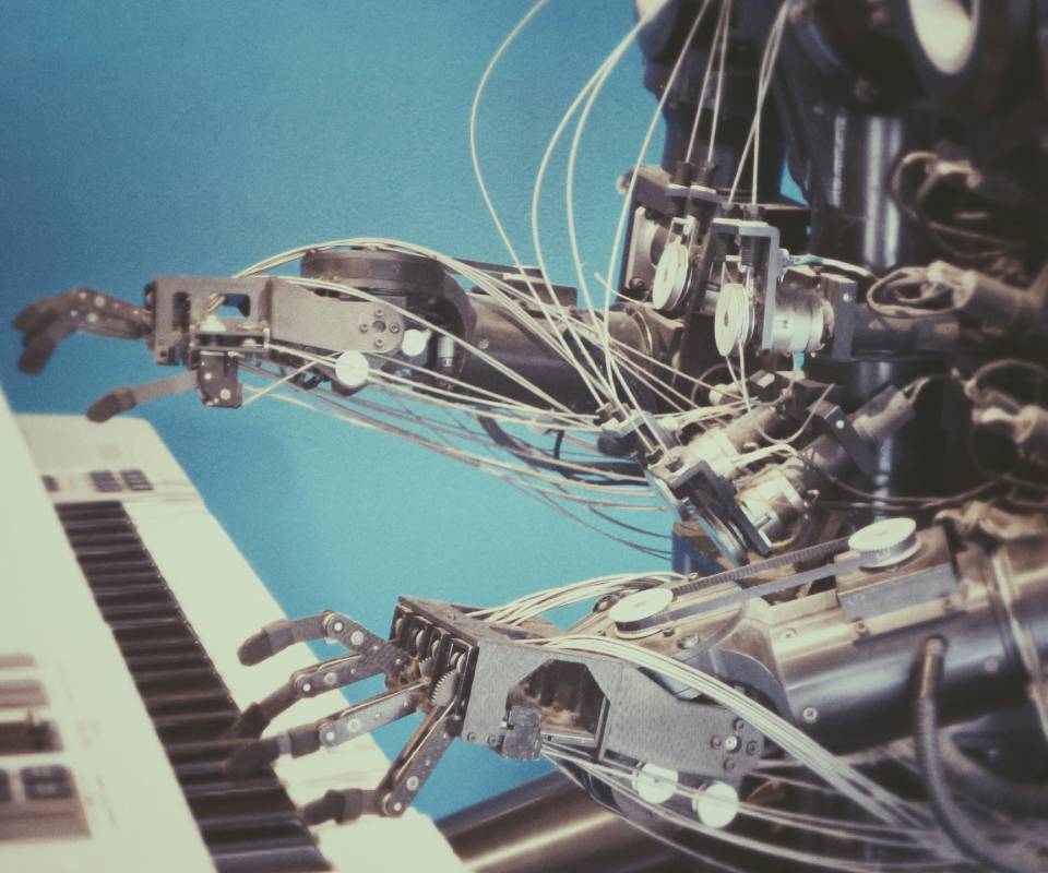 <a href="https://unsplash.com/@possessedphotography?utm_source=unsplash&utm_medium=referral&utm_content=creditCopyText">Possessed Photography</a> on <a href="https://unsplash.com/photos/robot-playing-piano-U3sOwViXhkY?utm_source=unsplash&utm_medium=referral&utm_content=creditCopyText">Unsplash</a>