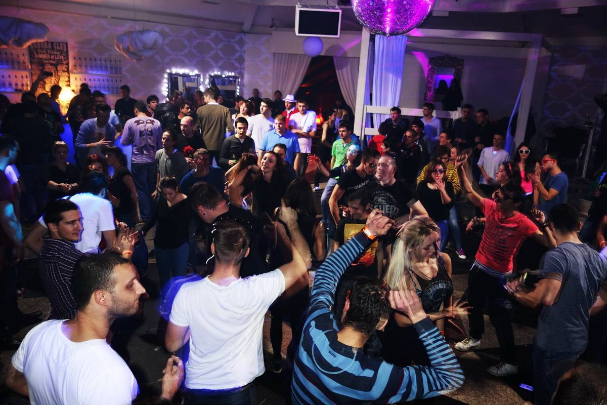 holiday-techno-party_9