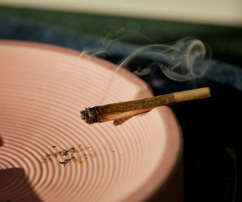 <a href="https://unsplash.com/@dadgrass?utm_content=creditCopyText&utm_medium=referral&utm_source=unsplash">Dad Grass</a> on <a href="https://unsplash.com/photos/a-close-up-of-a-cigarette-on-a-plate-whgOacQMVfY?utm_content=creditCopyText&utm_medium=referral&utm_source=unsplash">Unsplash</a>