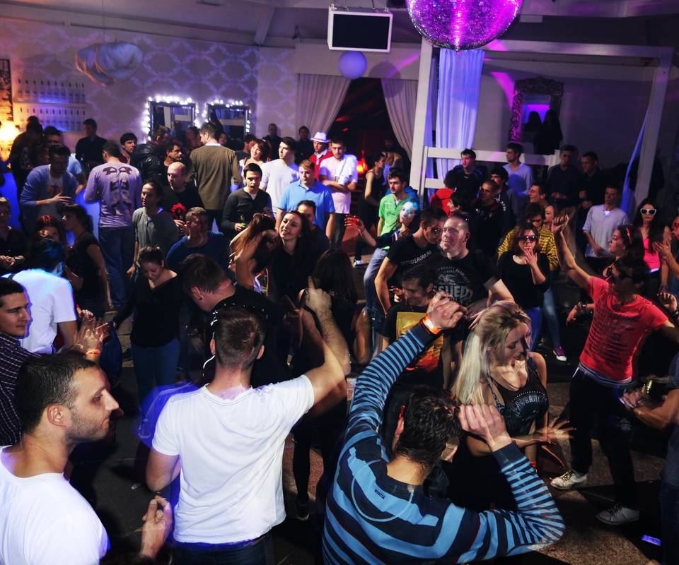 holiday-techno-party_9