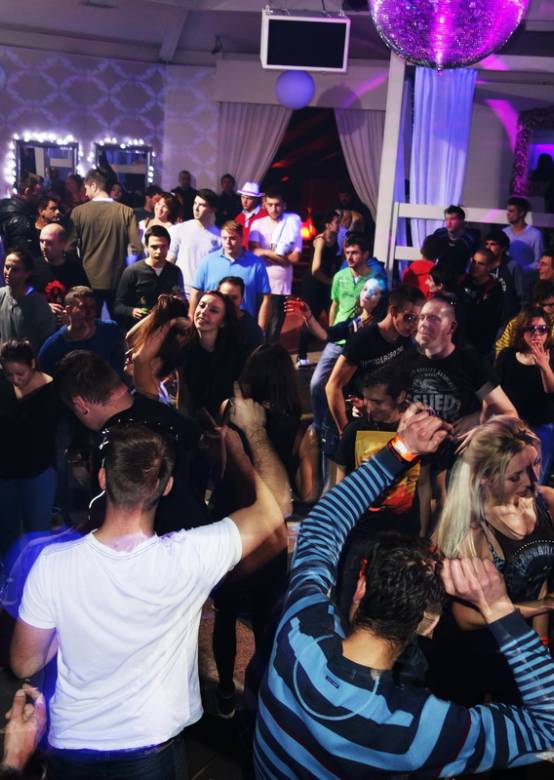 holiday-techno-party_9