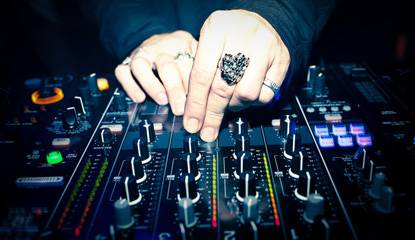 DJ